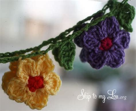 Crochet Flower Garland | Skip To My Lou