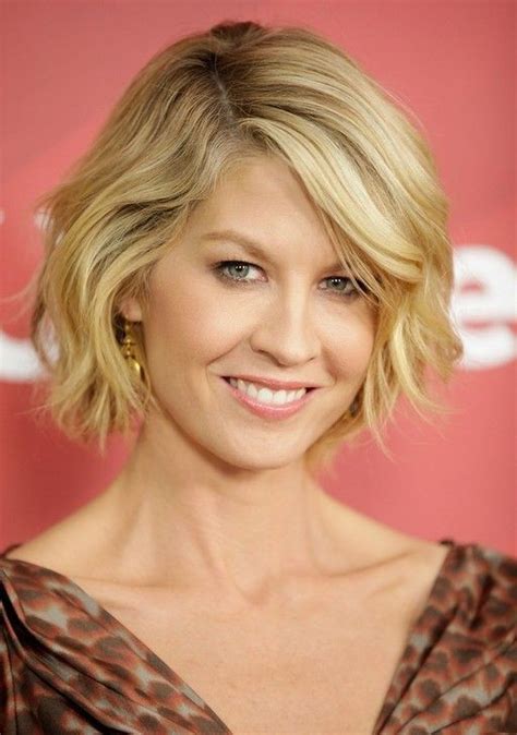 12 Hottest Wavy Bob Haircuts for Women - Pretty Designs