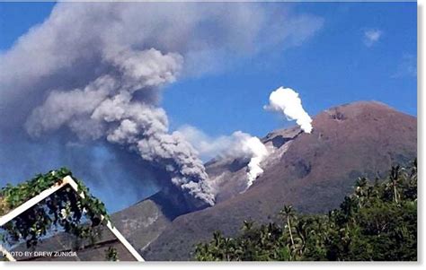 Bulusan volcano spews ash a kilometer high in the Philippines — Earth Changes — Sott.net