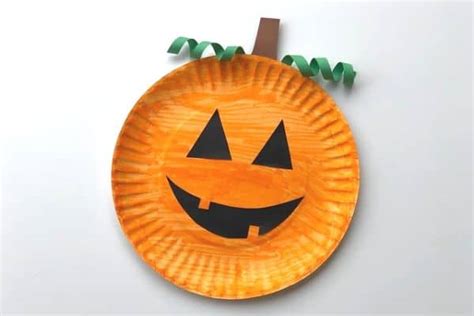 Easy Paper Plate Pumpkin Craft for Halloween [Free Printable] | Mombrite