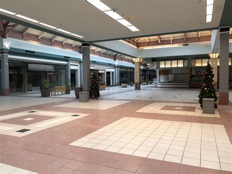 Steeplegate Mall Food Court & Closed Stores | Austin Dodge | Flickr