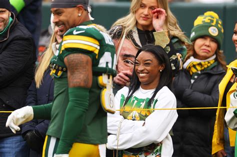 Simone Biles at Packers game: Gymnast supports husband Jonathan Owens