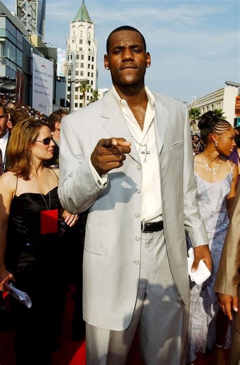 See LeBron James' greatest suits through the years, from oversized to chic