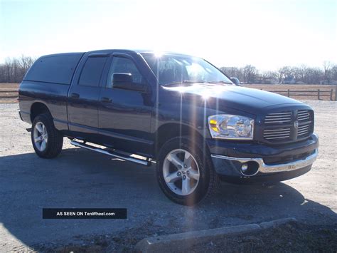 2007 Dodge Ram 1500 St 4x4 Short Bed Quad Cab / Tow Package / Fiberglass Topper