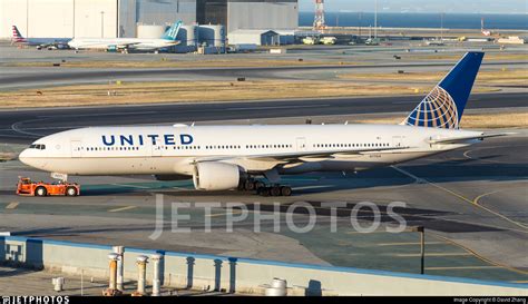 N771UA | Boeing 777-222 | United Airlines | David Zhang | JetPhotos