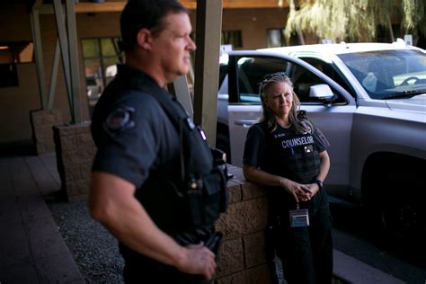 Mesa police crisis response unit helps mentally ill to decrease use of force