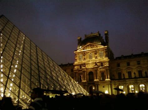 The Louvre entrance at night | Louvre, Entrance, Travel