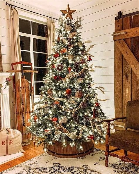 15 Beautifully Decorated Wintry-Rustic Christmas Tree Ideas