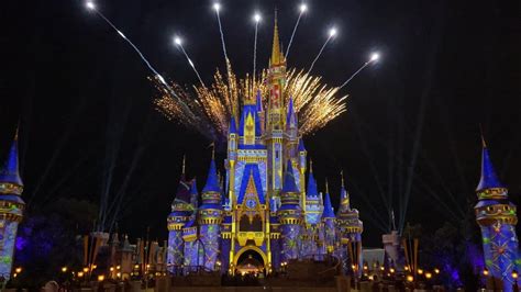 Fireworks Return to Disney World on Cinderella Castle (All 4 shows ...