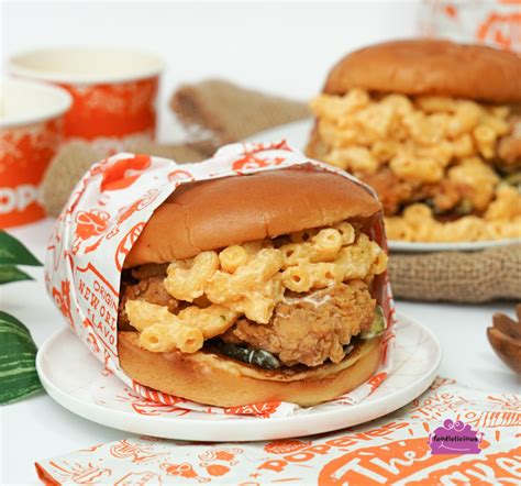 Popeyes Mac 'n Cheese Chicken Sandwich (Review)-1 | oo-foodielicious