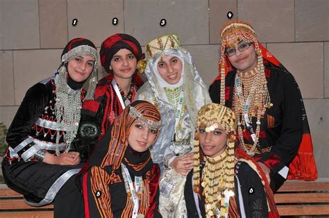 ملابس تقليدية .. Yemeni Clothes, Arabian Peninsula, Costumes Around The World, Fight For Us ...