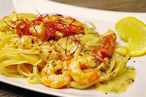 Tagliatelle with Salmon and Prawns