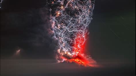 Epic volcano lightning storm photo wins 'Perfect Moment' contest | 10tv.com