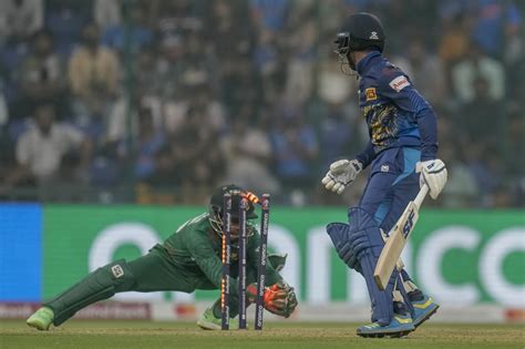 Dhananjaya de Silva is stumped by Mushfiqur Rahim | ESPNcricinfo.com