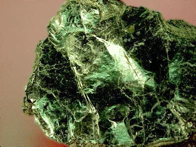 Chlorite 2 - /rocks_minerals/C/Ch/Chlorite_2.png.html