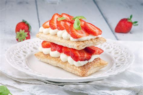 Strawberry mille-feuille | Cheesecake, Dessert recipes, Fruit desserts