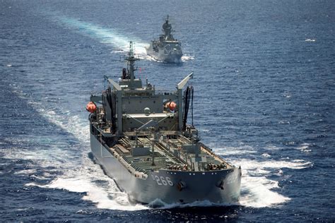 2 Australian Navy ships dock in Subic Bay for 5-day visit | Global News