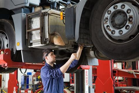 6 Tips for Choosing a Reliable Truck Repair Service - 2021 Guide