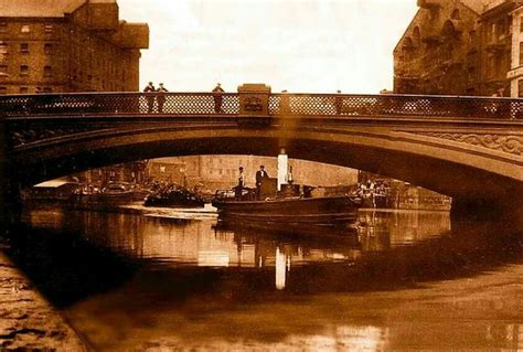 Leeds Bridge 1890s from Leeds History Facebook page Old Pictures, Old ...