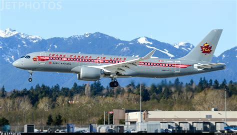 Tracking the spectacular Air Canada retro Airbus A220 | Flightradar24 Blog