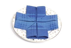 Snowflake Napkin Fold | Napkin folding, Napkins, Fold