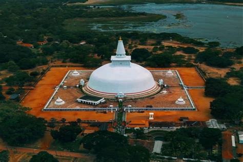 Ruwanweliseya Stupa