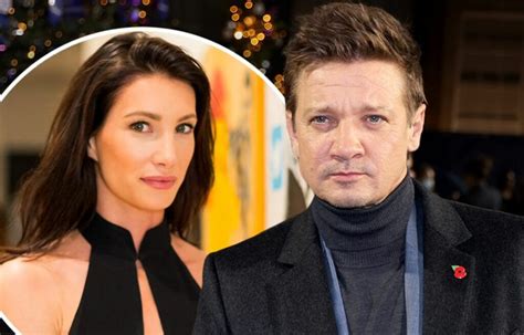 Jeremy Renner Dating: Who Is His Current Girlfriend? Tap To Know More ...