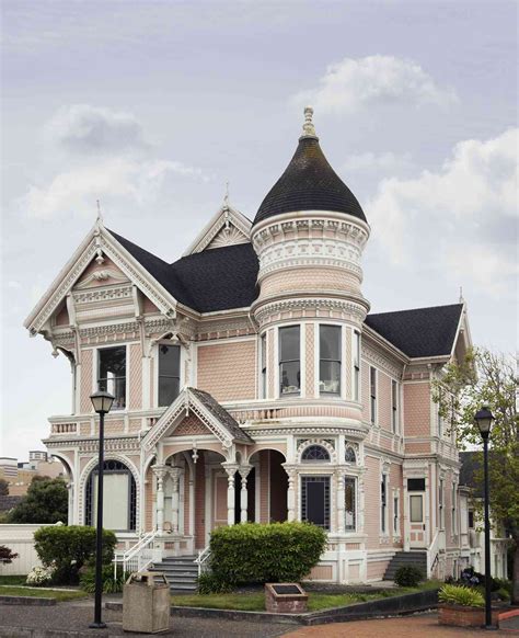 Victorian Architecture (History, Features, Famous Buildings) - Archute