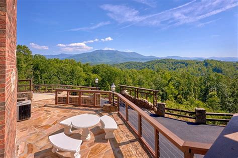 Mountain View Mansion Cabin in Gatlinburg w/ 6 BR (Sleeps18)