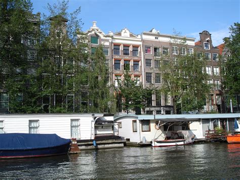 Amsterdam boat houses - simply romantic by Zubi Travel