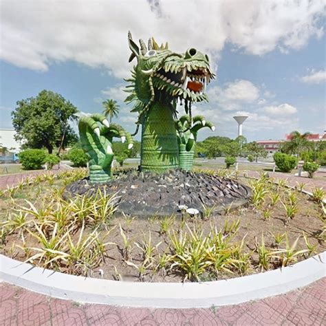 The Weird and Wonderful World of Public Art at Traffic Roundabouts ...