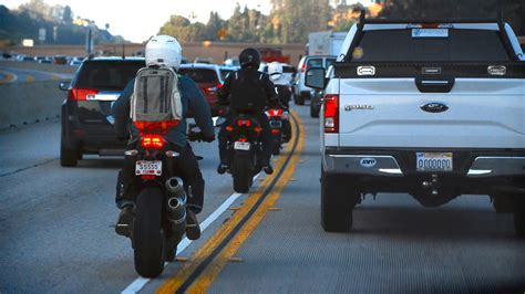 The Benefits and Safety Tips of Lane Splitting in California - Onyx Moto