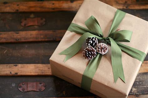 18 Brown Paper Christmas Gift Wrapping Ideas | StayGlam