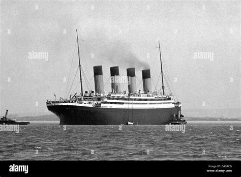 Rms olympic sister ship to rms titanic Black and White Stock Photos & Images - Alamy