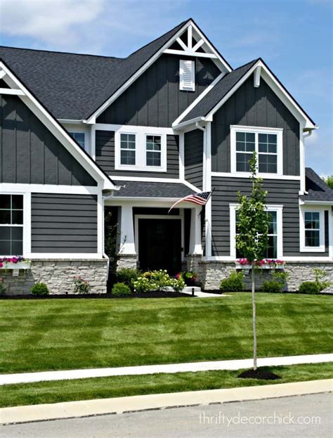 Dark Gray Siding With White Trim | Exterior Color Selections - Northern Nester