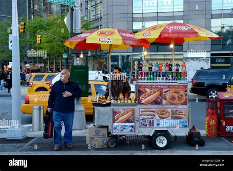 United States, New York City, Manhattan, Hot Dog, pretzel and drinks ...