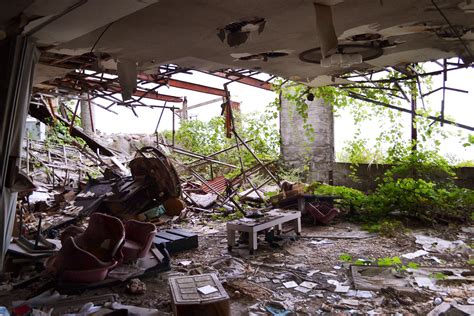 Abandoned hotel, Japan. : r/AbandonedPorn