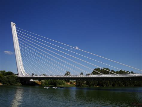 13+ Extraordinary Neofuturistic Bridge Designs