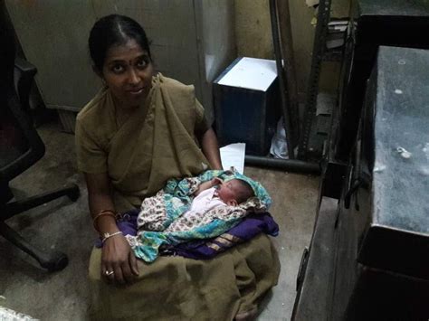 Bengaluru Lady Constable Goes Beyond Duty, Breastfeeds Abandoned Newborn!