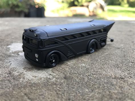 Custom Surfin’ School Bus : HotWheels