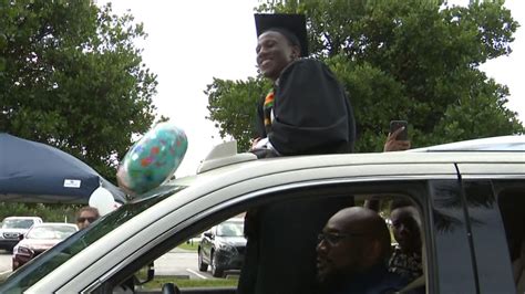 Miramar Celebrates Its High School Seniors With Drive-Through Graduation - CBS Miami