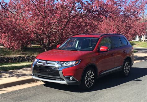 Driving the 'hood with a 2016 Mitsubishi Outlander SUV from GoFatherhood®