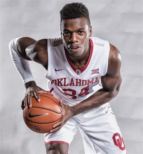 Buddy Hield Age, Net Worth, Height, Stats, Contract, College 2022 - World-Celebs.com