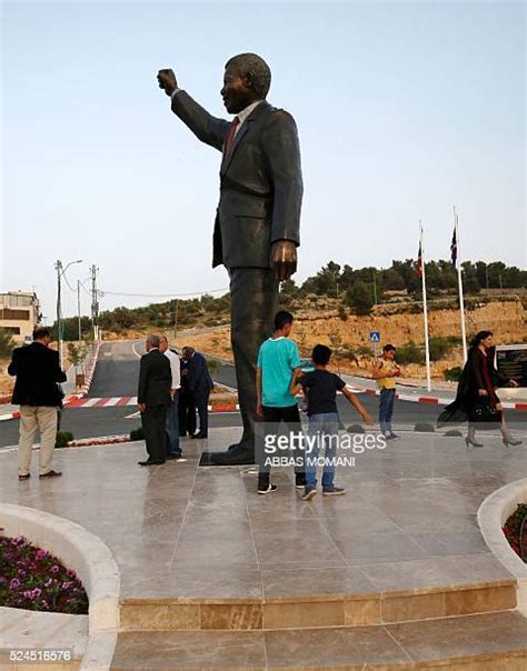 Statue Of Nelson Mandela Johannesburg Photos and Premium High Res Pictures - Getty Images