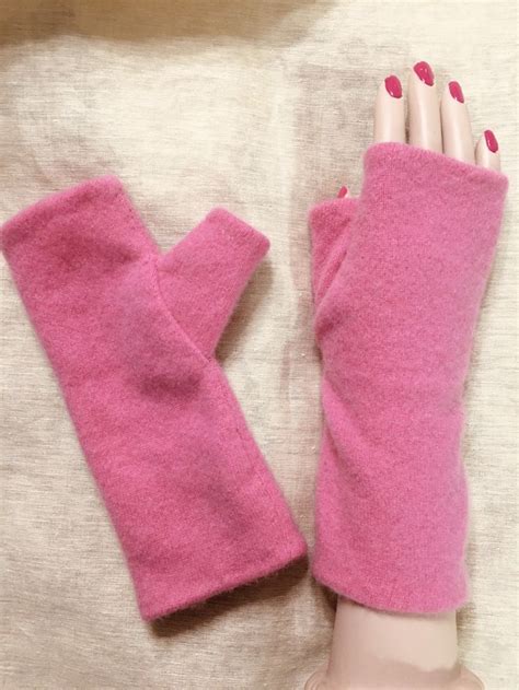 149 Pink Coral Cashmere Fingerless Gloves Bright Fuschia Color - Etsy | Fingerless, Half gloves ...