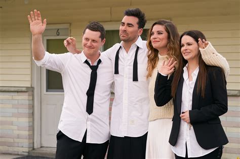 'Schitt's Creek' Season 6 Review: A Fabulous Ending - Fangirlish