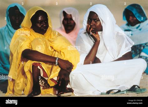 Chad - Lake Chad. Women in traditional clothing Stock Photo - Alamy