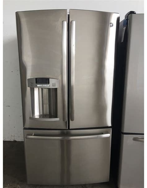 GE GE FRENCH DOOR STAINLESS REFRIGERATOR W/ICE & WATER DISPENSER ...