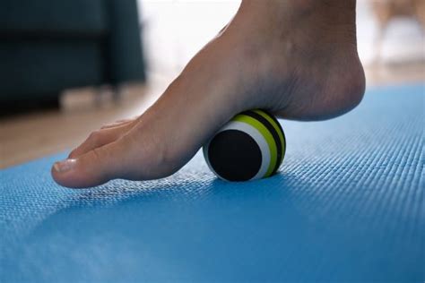 6 Physical Therapy Stretches for Plantar Fasciitis From Podiatrists