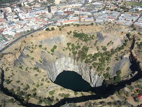 Kimberley Diamond Mine, South Africa - The most amazing holes in the world